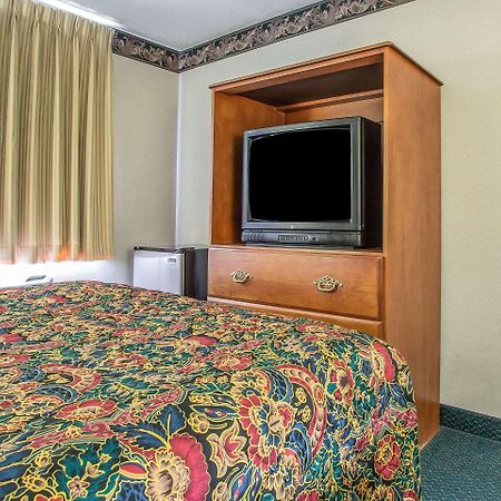 בדפורד Rodeway Inn מראה חיצוני תמונה