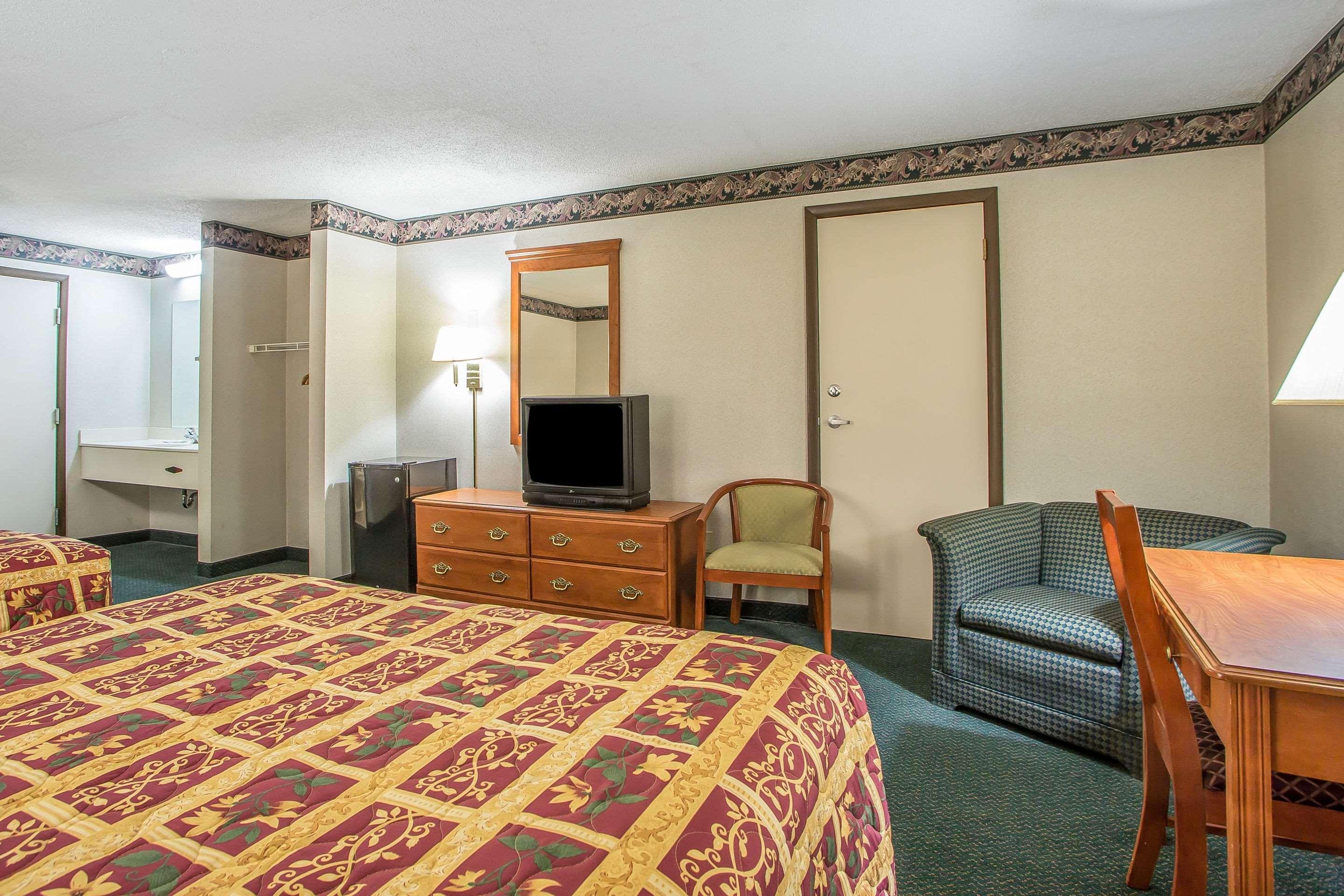 בדפורד Rodeway Inn מראה חיצוני תמונה