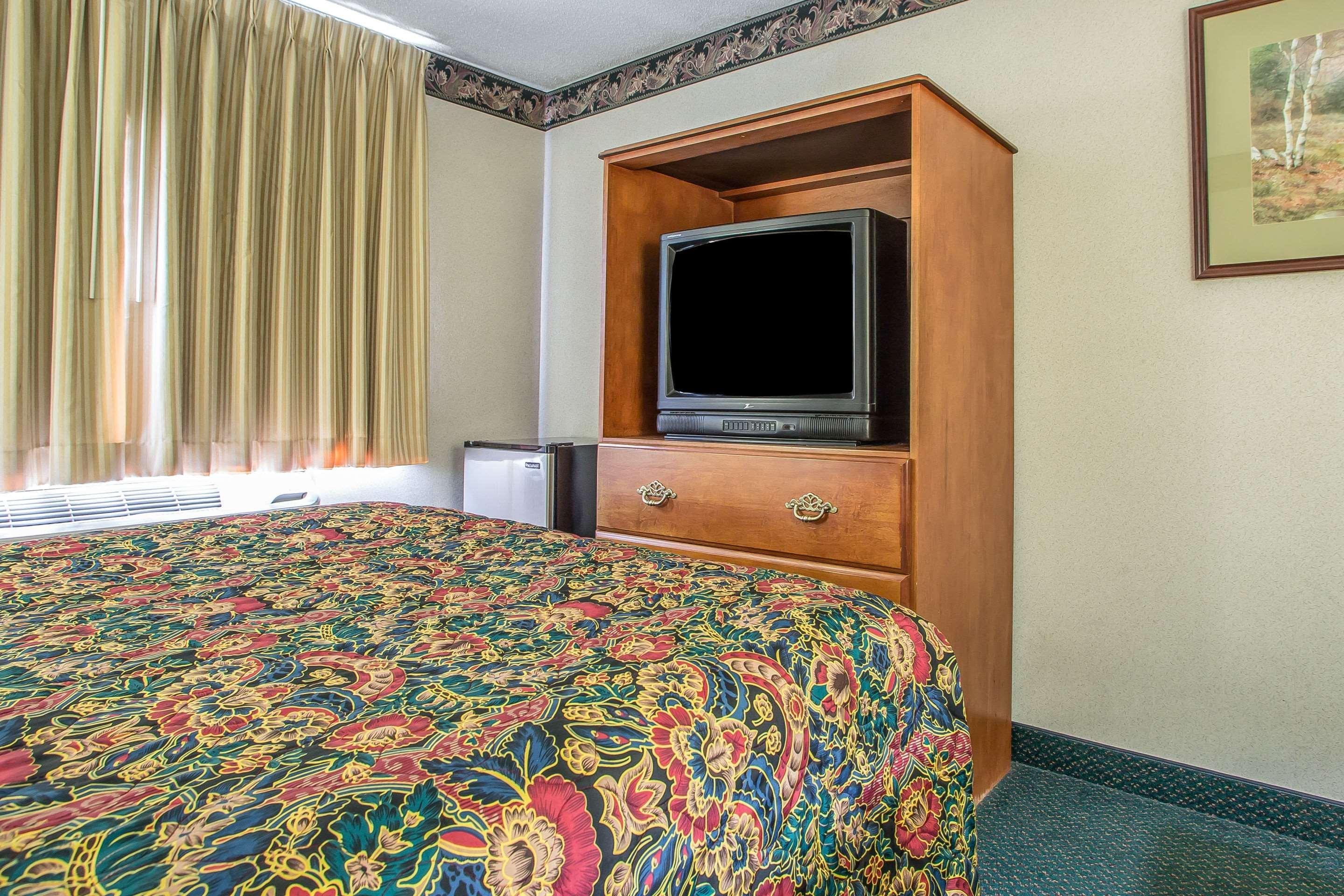 בדפורד Rodeway Inn מראה חיצוני תמונה