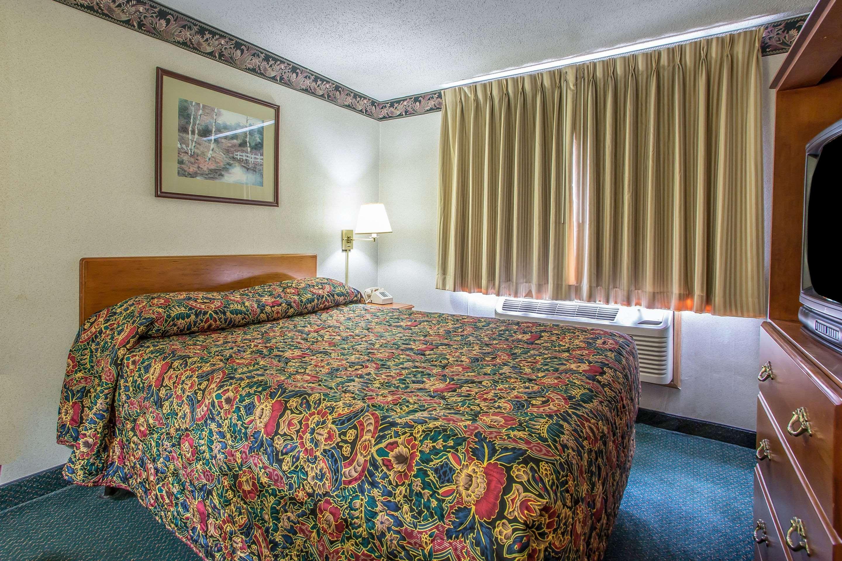 בדפורד Rodeway Inn מראה חיצוני תמונה
