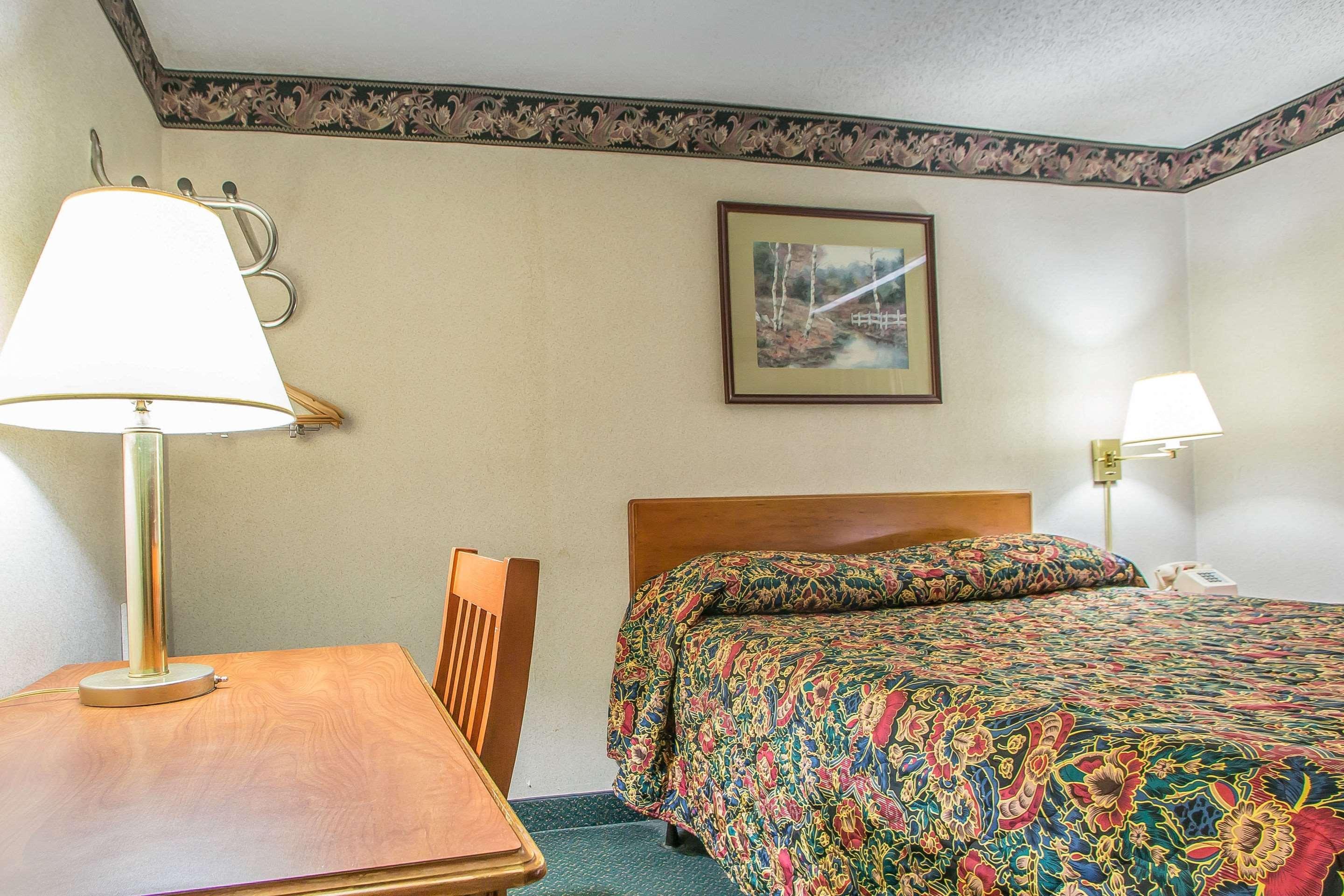 בדפורד Rodeway Inn מראה חיצוני תמונה
