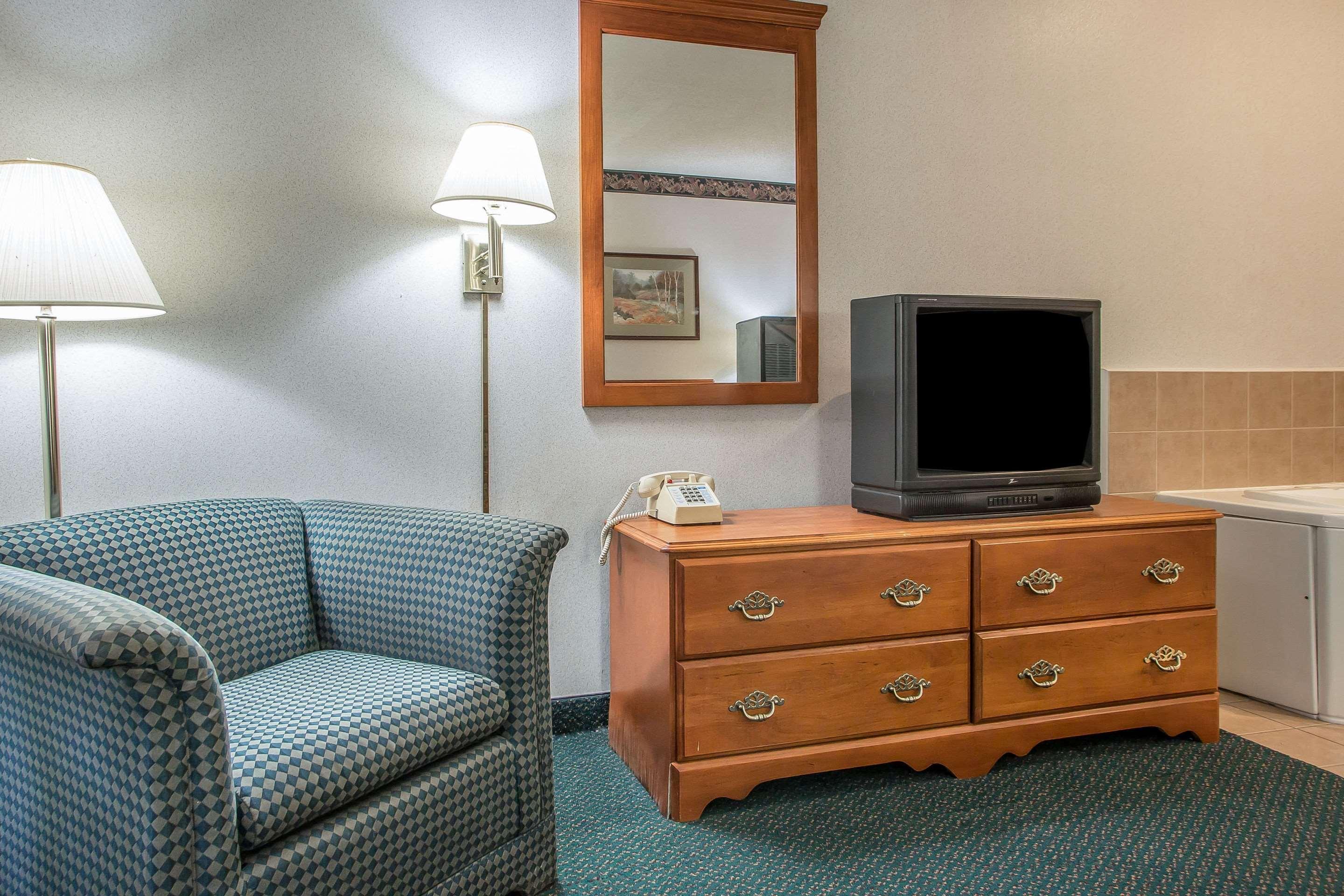 בדפורד Rodeway Inn מראה חיצוני תמונה